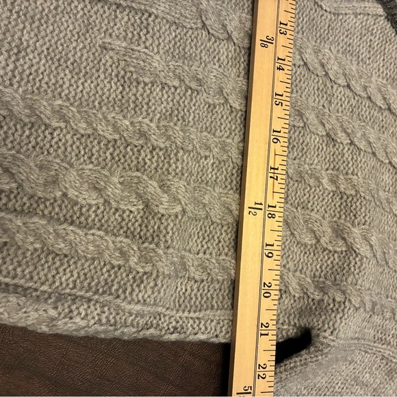 NWT Hem & Thread Grey V-Neck Sweater - Picture 10 of 10